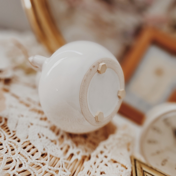 Small Dainty White Ceramic Vase With Handle - Picture 3 of 3